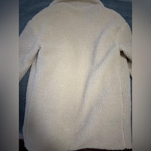 Small cream Abercrombie and Fitch shearling coat - Picture 3 of 5